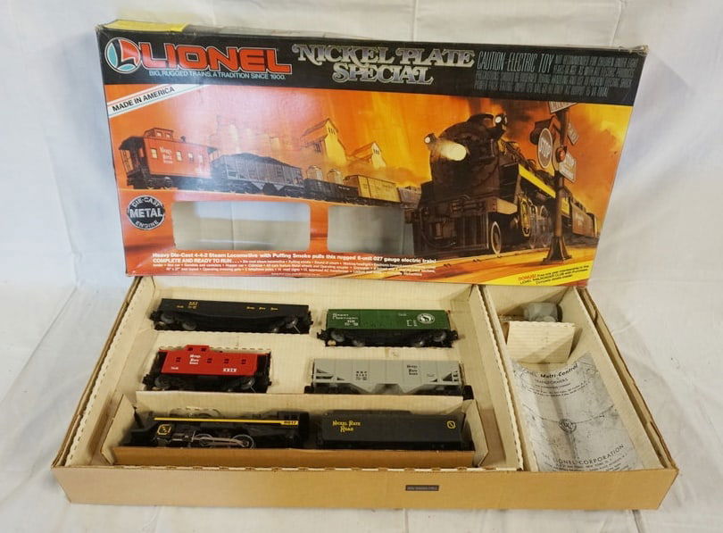 LIONEL TRAIN (1 of 2)