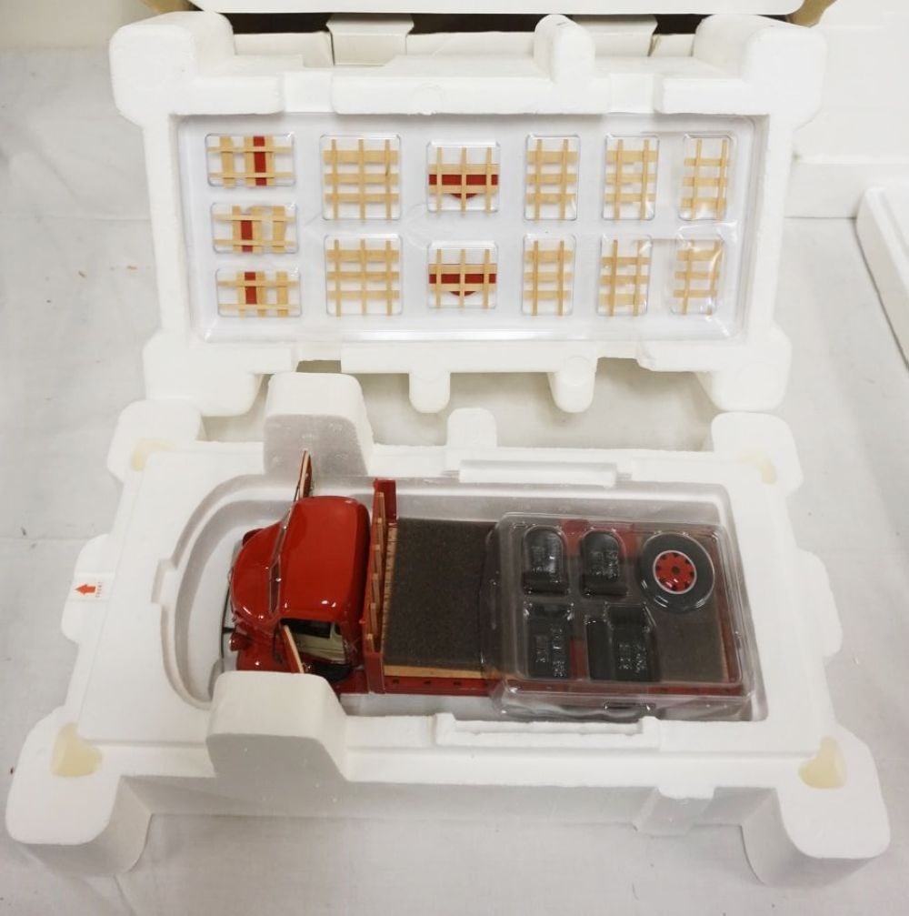 METAL BUDWEISER DELIVERY TRUCK (1 of 2)