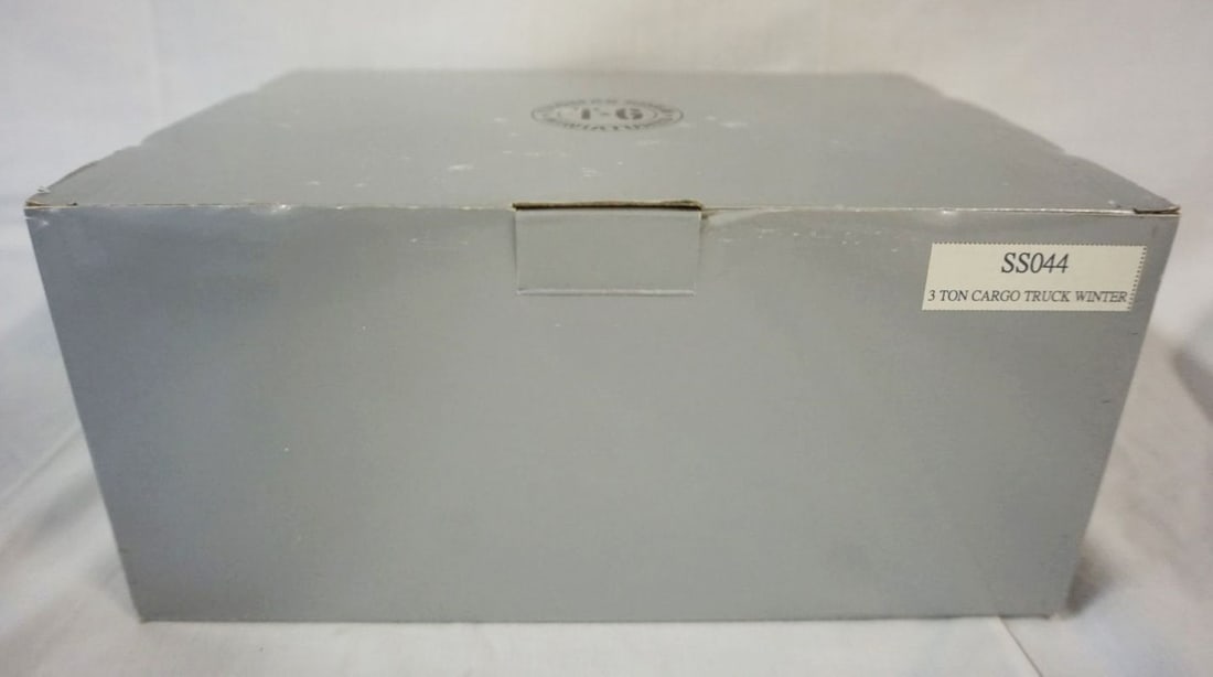 THOMAS GUNN MINIATURES WWII FIGURES (1 of 2)