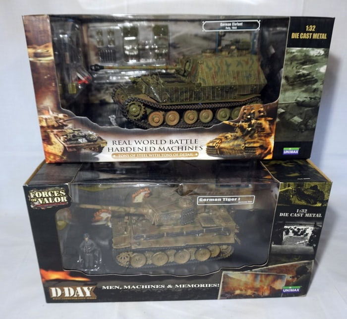 FORCES OF VALOR WWII: FORCES OF VALOR WWII 1-32 DIECAST METAL LOT OF 2