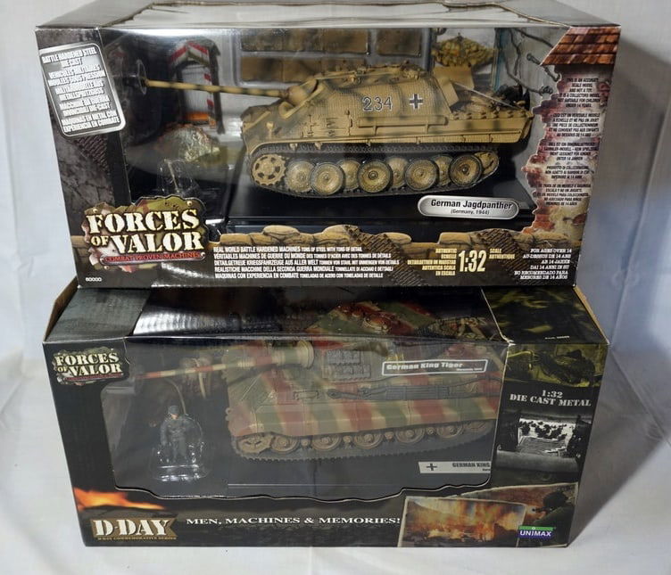 FORCES OF VALOR WWII: FORCES OF VALOR WWII 1-32 DIECAST METAL LOT OF 2