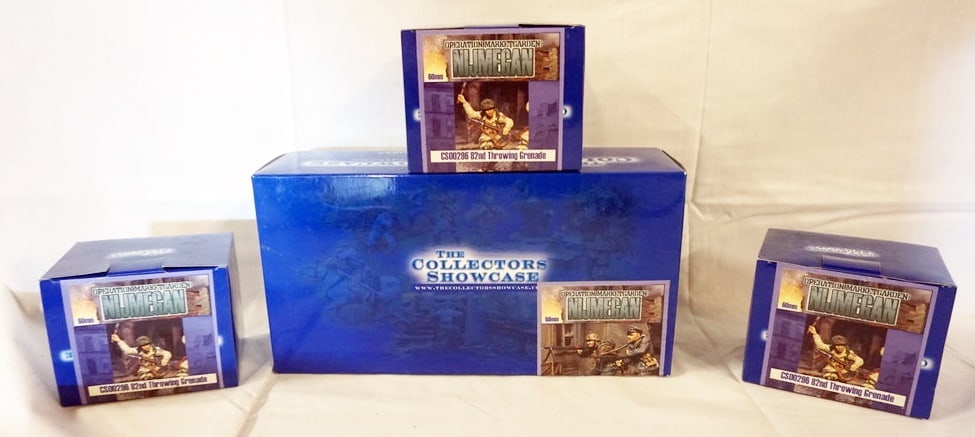 COLLECTORS SHOWCASE WWII MINIATURE SOLDIERS BOXED (1 of 2)