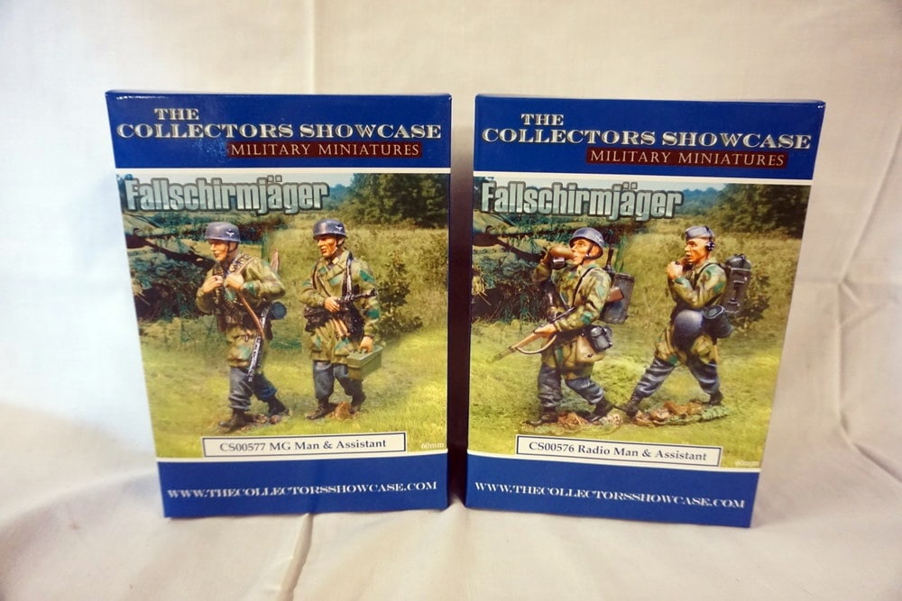 COLLECTORS SHOWCASE WWII MINIATURE SOLDIERS BOXED (1 of 1)