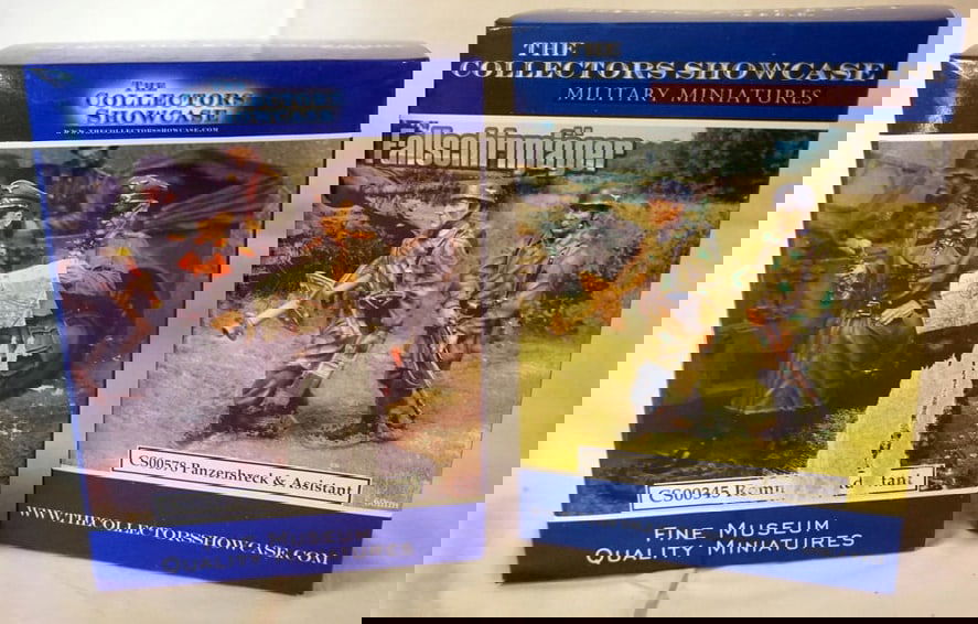 COLLECTORS SHOWCASE WWII MINIATURE SOLDIERS BOXED (1 of 2)