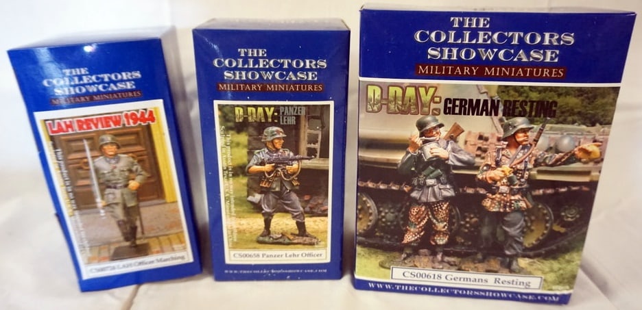 COLLECTORS SHOWCASE WWII MINIATURE SOLDIERS BOXED (1 of 1)