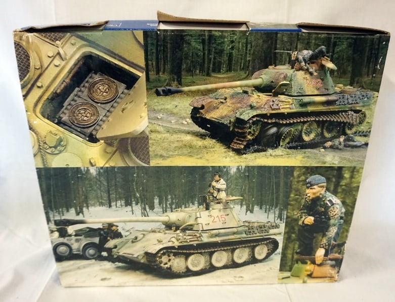 COLLECTORS SHOWCASE WWII MINIATURE (1 of 3)