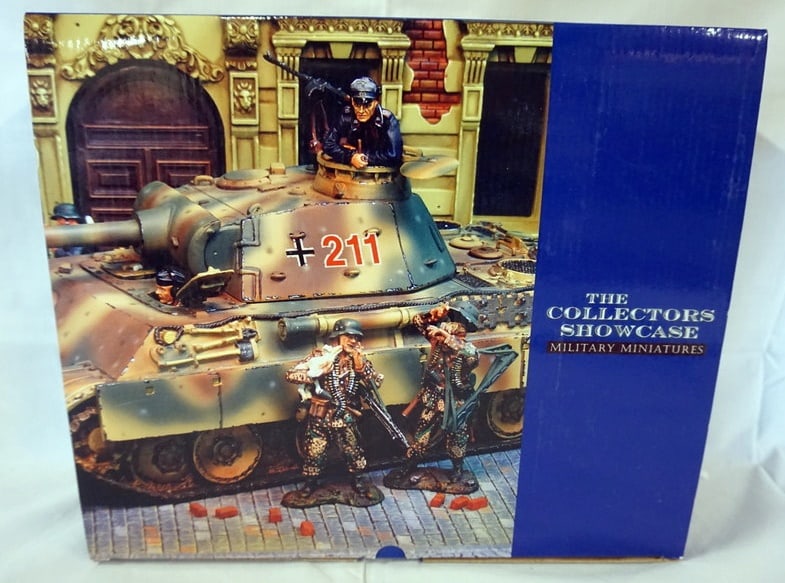 COLLECTORS SHOWCASE WWII MINIATURE (1 of 3)