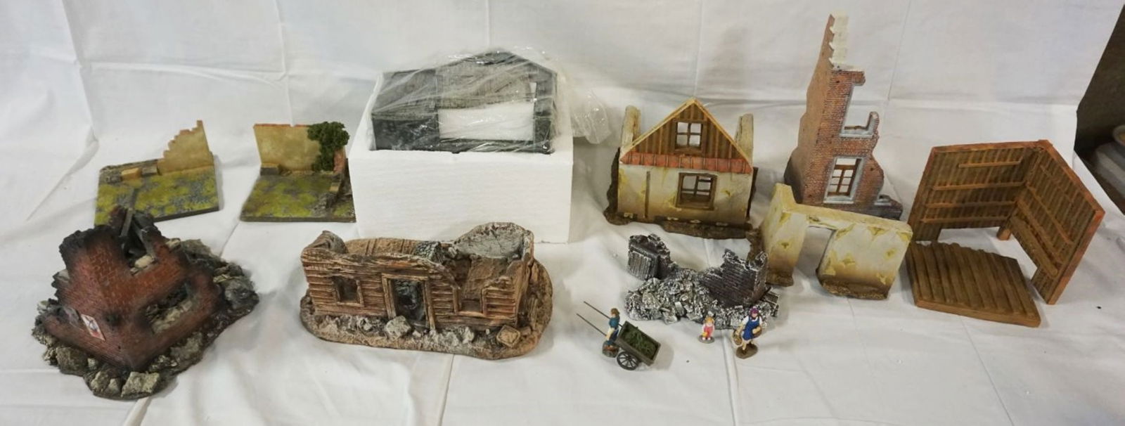 LARGE ASSORTMENT WWII DIORAMA SCALE BUILDINGS (1 of 3)