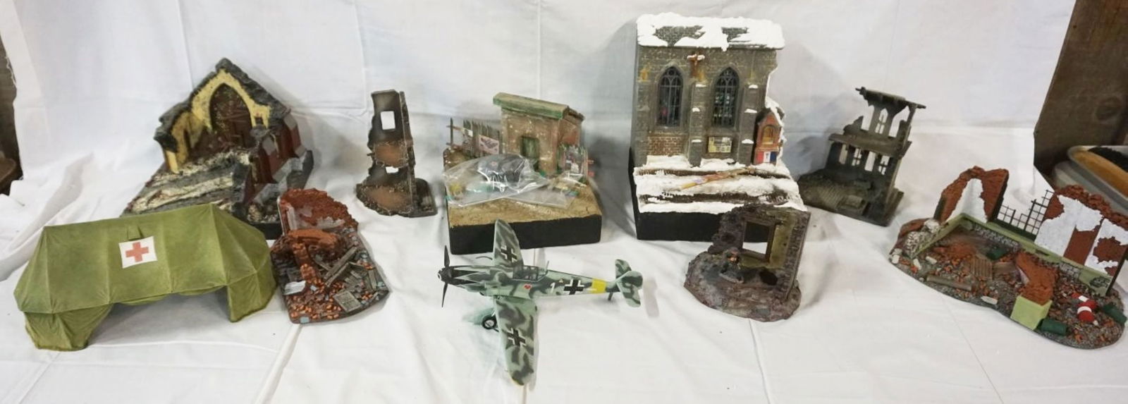 LARGE ASSORTMENT WWII DIORAMA SCALE BUILDINGS (1 of 3)