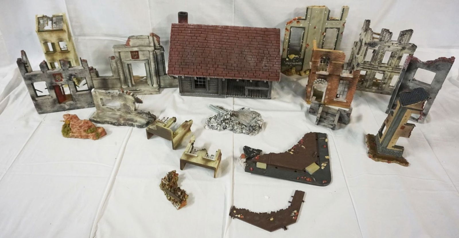LARGE ASSORTMENT WWII DIORAMA SCALE BUILDINGS (1 of 3)