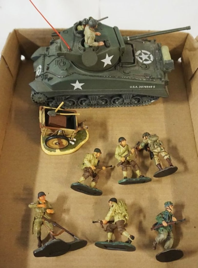 BRITIANS WWII DIE CAST METAL SOLDIERS (1 of 3)