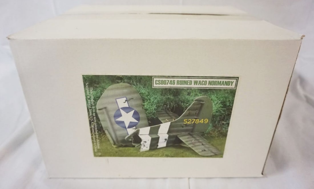 WWII SCALE MODEL PLANE (1 of 1)