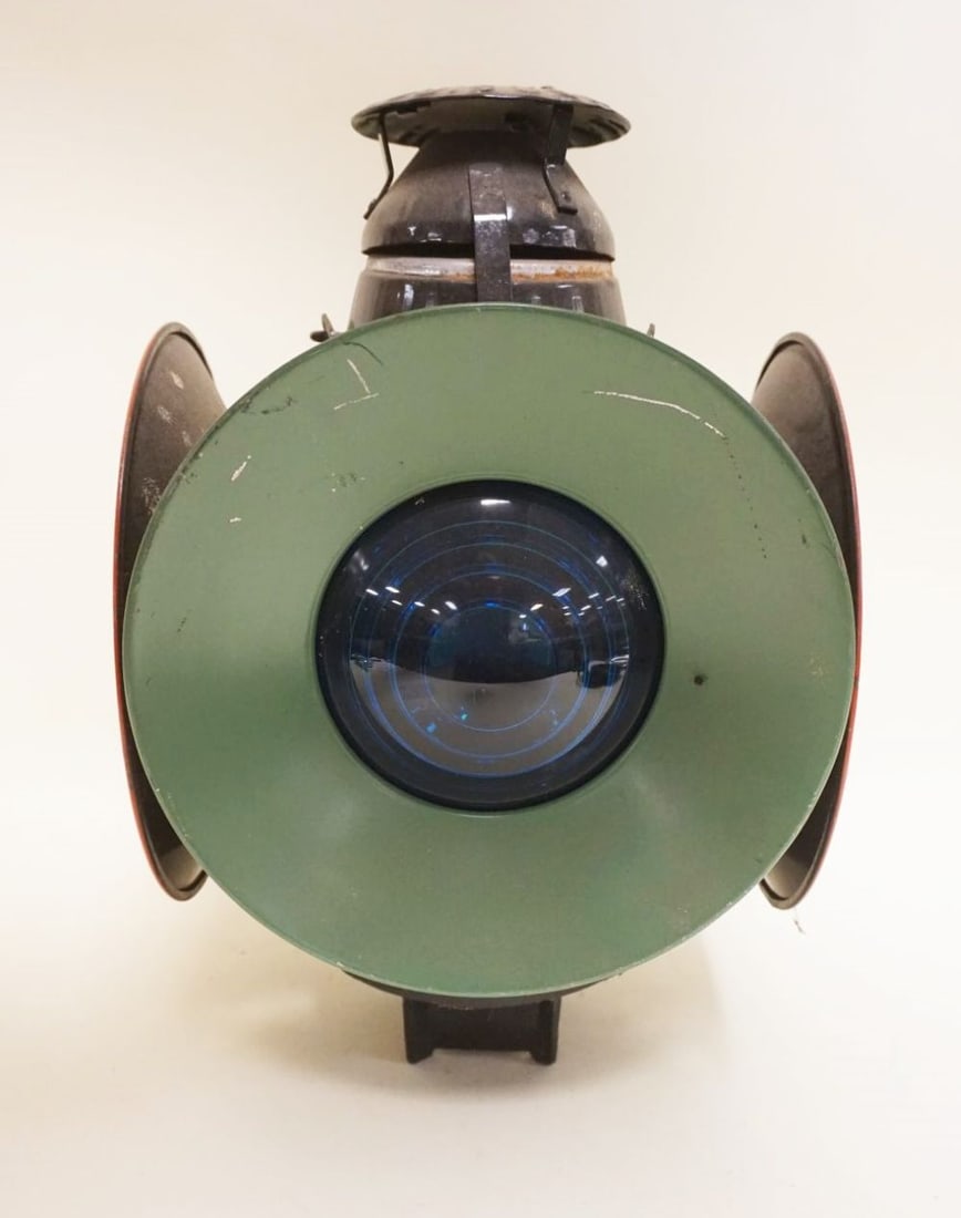 HANDIAN 4 WAY RAILROAD SWITCH LANTERN: HANDIAN 4 WAY RAILROAD SWITCH LANTERN BLUE/RED LENS, APPROXIMATELY 12 1/2 IN HIGH