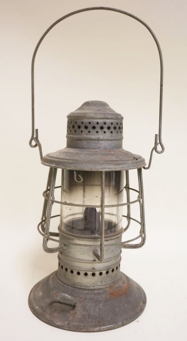 ANTIQUE RAILROAD LANTERN: ANTIQUE RAILROAD LANTERN, APPROXIMATELY 12 IN HIGH