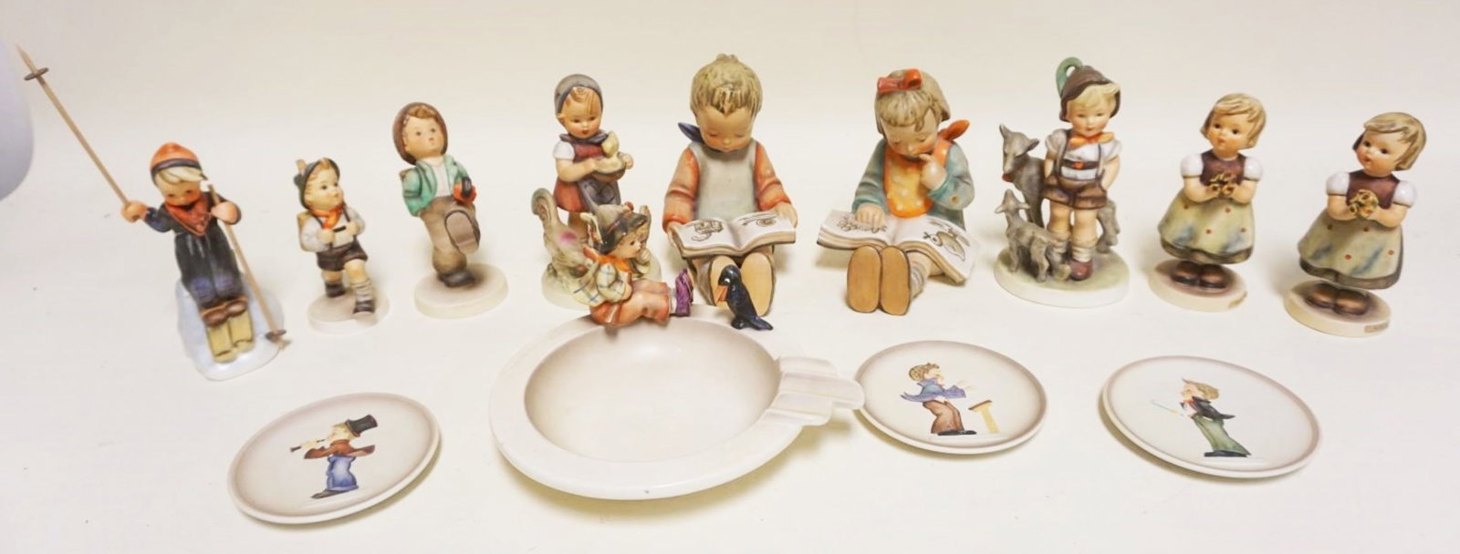 GROUP OF ASSORTED HUMMEL FIGURINES: GROUP OF ASSORTED HUMMEL FIGURINES, TALLEST APPROXIMATELY 6 IN