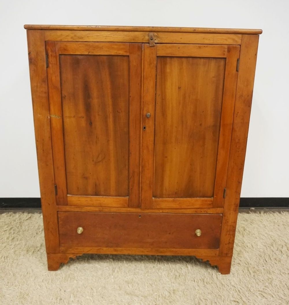 PRIMITIVE COUNTRY PINE 2 DOOR ONE DRAWER CUPBOARD: PRIMITIVE COUNTRY PINE 2 DOOR ONE DRAWER CUPBOARD, APPROXIMATELY 20 IN X 44 IN X 55 IN HIGH