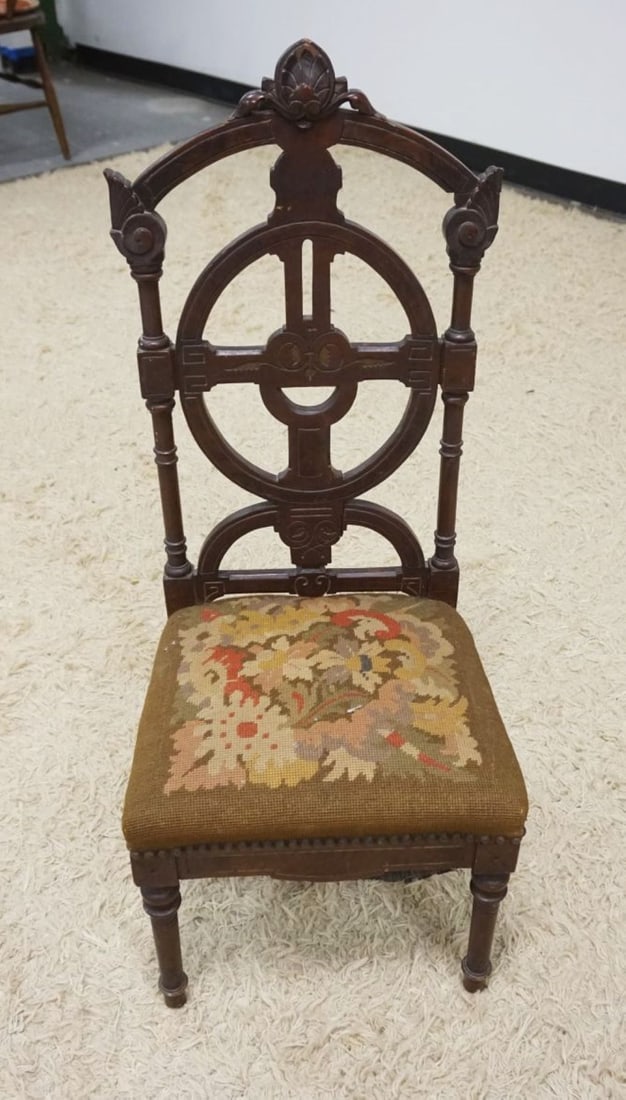 VICTORIAN SIDE CHAIR: VICTORIAN SIDE CHAIR W/NEEDLEPOINT SEAT