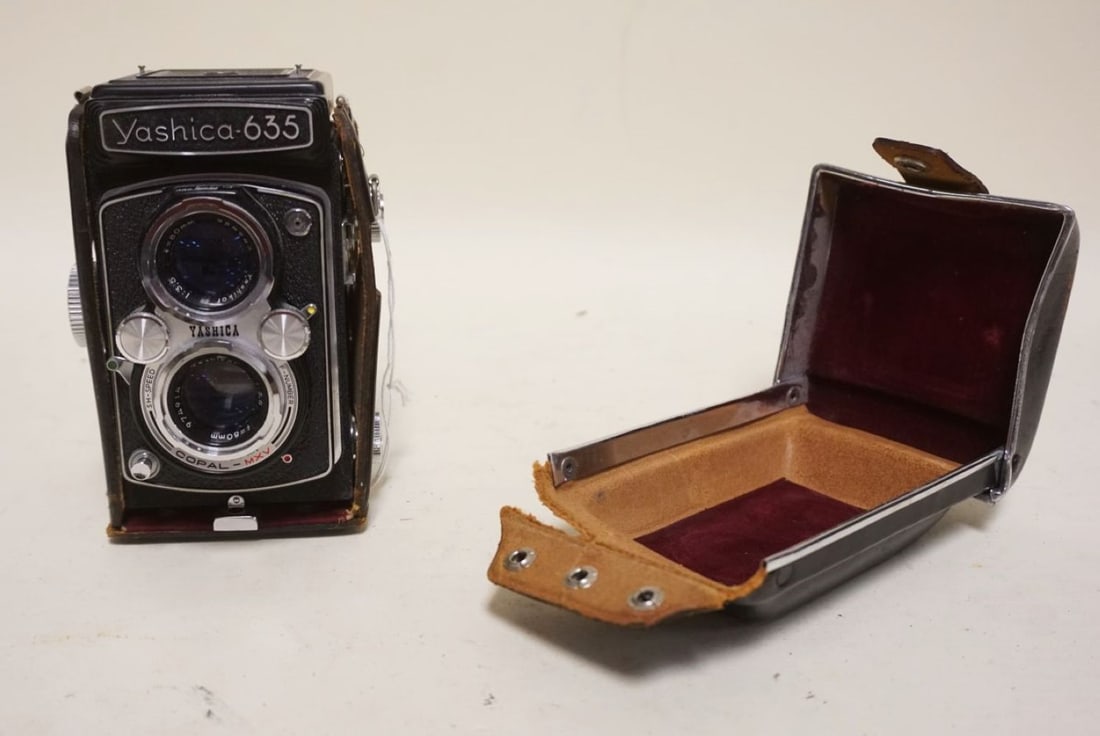 YASHICA 635 TWIN REFLEX CAMERA: YASHICA 635 TWIN REFLEX CAMERA