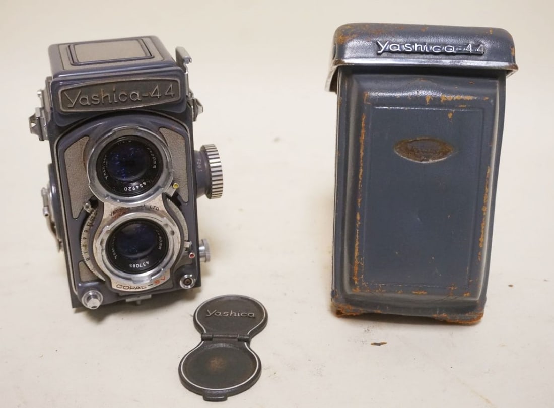 YASHICA 44 CAMERA: YASHICA 44 CAMERA