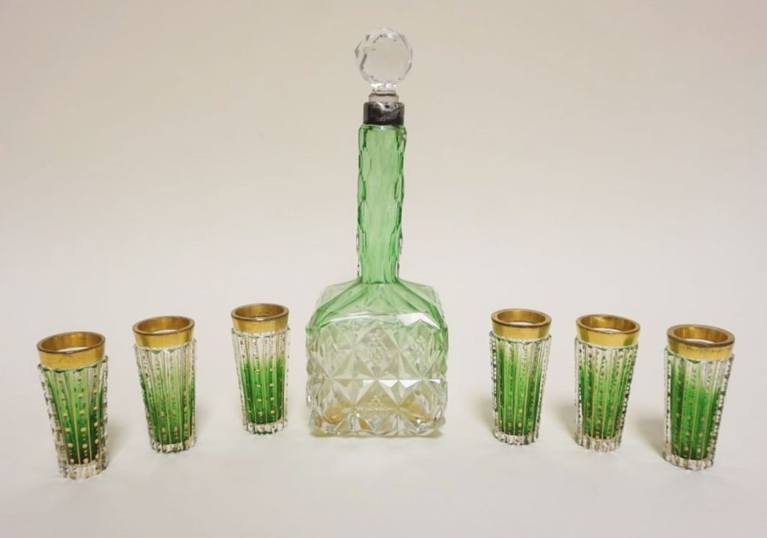 CUT GLASS CORDIAL SET: CUT GLASS CORDIAL SET, GREEN CUT TO CLEAR W/GILT FINISHED RIMS, DECANTOR & 6 CORDIALS, DECANTOR APPROXIMATELY 8 IN HIGH