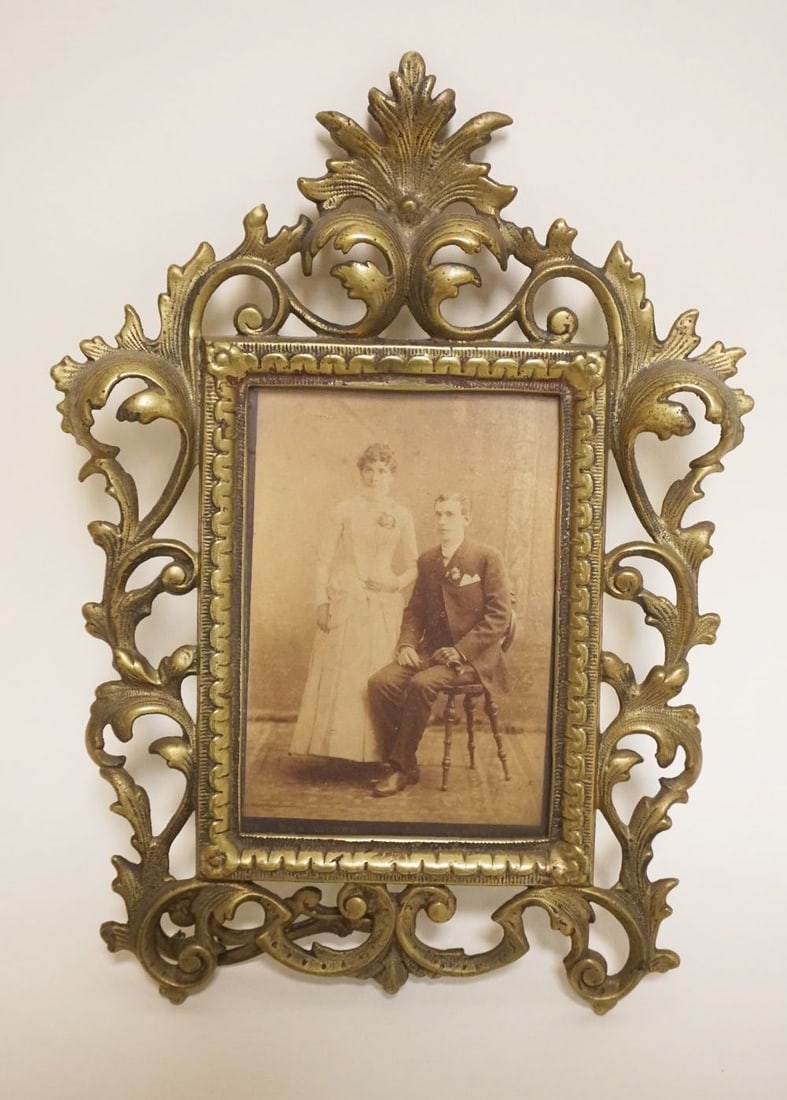ORNATE BRASS VITORIAN PICTURE FRAME (1 of 2)