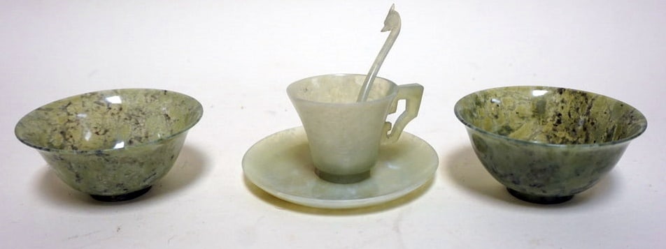 JADE HANDLESS CUPS, TEA CUP AND SAUCER: JADE HANDLESS CUPS, TEA CUP AND SAUCER, LARGEST APPROXIMATELY 4 IN X 2 IN