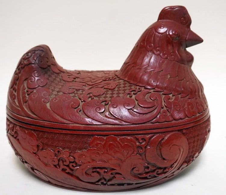 LARGE CINNABAR COVERED CHICKEN: LARGE CINNABAR COVERED CHICKEN, APPROXIMATELY 11 IN X 9 IN X 9 1/2 IN H