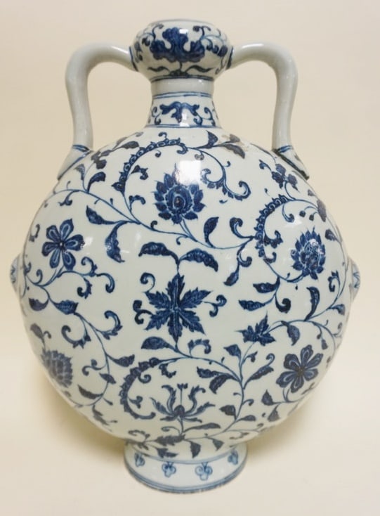 LARGE ASIAN DOUBLE HANDLED PORCELAIN URN (1 of 3)