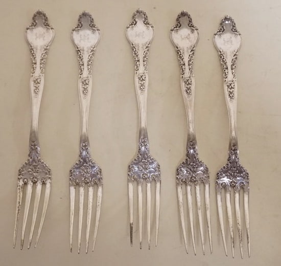 5 STERLING SILVER FORKS: STERLING SILVER, 5 STERLING FORKS, 6.4 TOZ