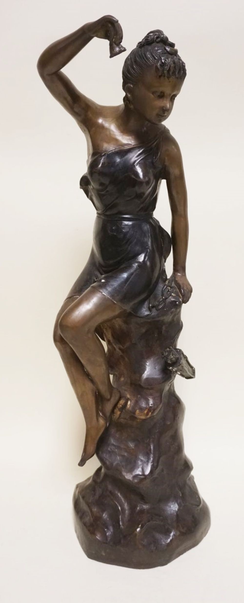 CONTEMPORARY BRONZE STATUE (1 of 4)