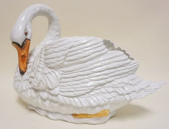 LARGE ITALIAN CERAMIC SWAN (1 of 2)