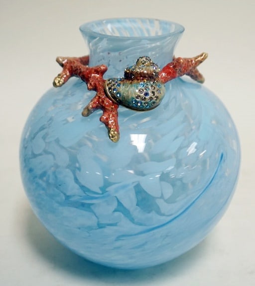 JAY STRONGWATER GROTO CORAL ON BULB VASE: JAY STRONGWATER GROTO CORAL ON BULB VASE