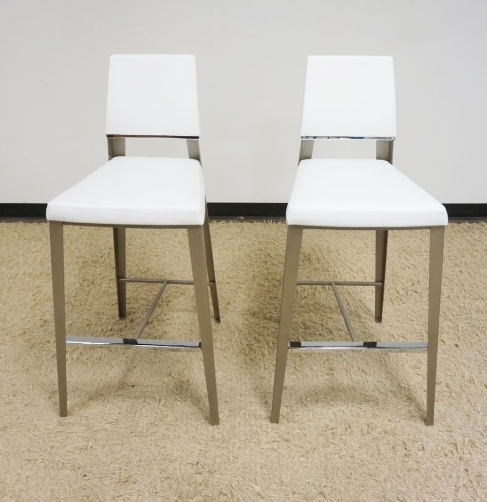 PR ELITE MFG C. MODERN STYLE BAR STOOLS (1 of 2)