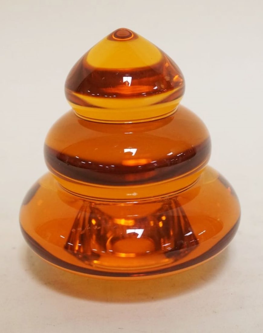 BACCARAT FRANCE AMBER PAPERWEIGHT: BACCARAT FRANCE AMBER PAPERWEIGHT, APPROXIMATELY 3 3/4 IN HIGH
