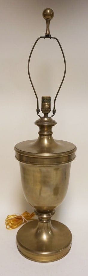 VISUAL COMFORT CO LARGE BRASS TABLE LAMP (1 of 2)