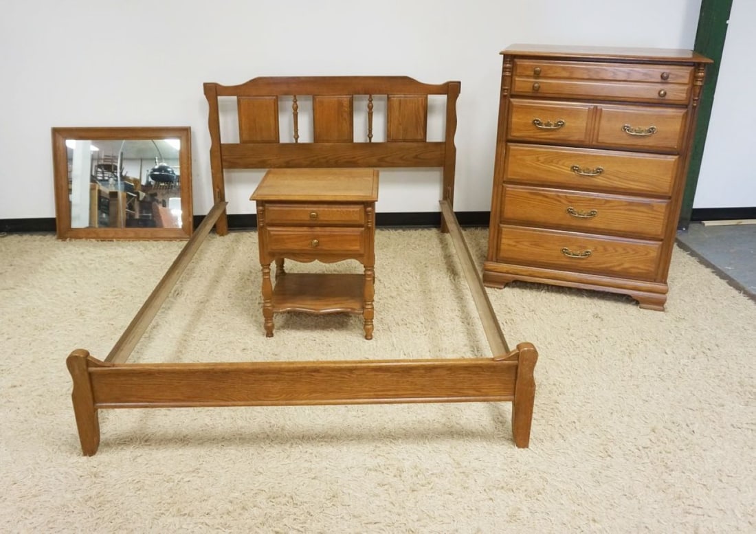 SUMTER CABINET CO OAK BEDROOM SET (1 of 3)