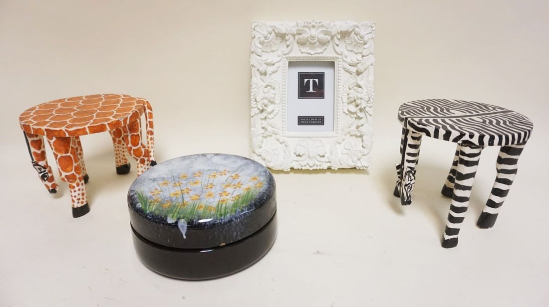 GROUP OF CONTEMPORARY DECORATIVE ITEMS (1 of 2)