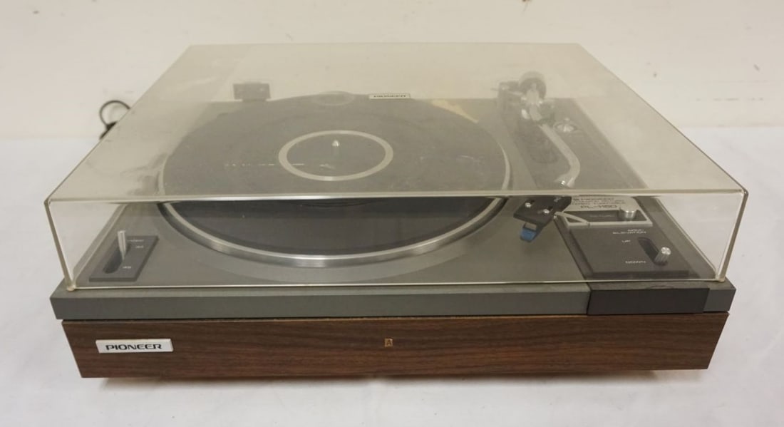 PIONEER TURNTABLE PL-115D (1 of 2)