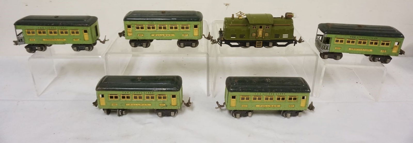 LIONEL TRAIN O GAUGE (1 of 4)