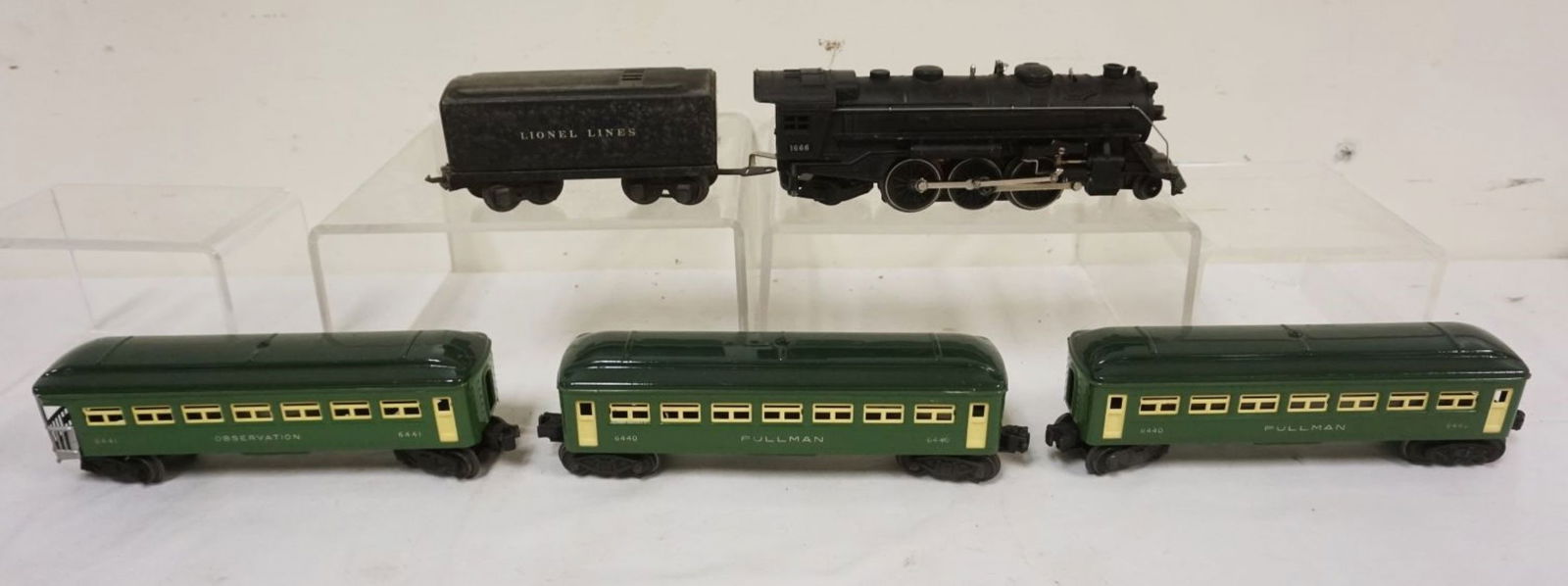 LIONEL TRAIN O GAUGE (1 of 6)