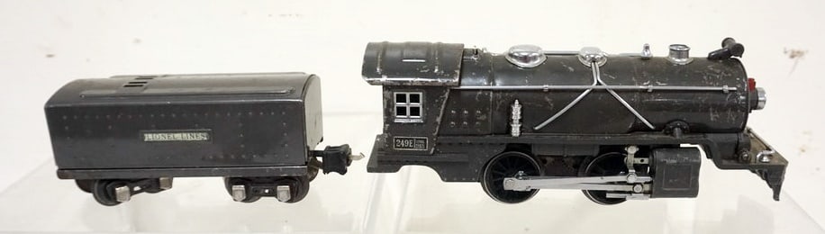 LIONEL TRAIN O GAUGE (1 of 5)