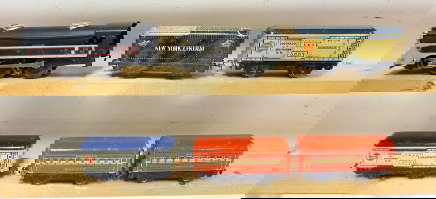 MARX O GAUGE TRAIN (1 of 4)