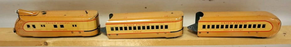 TIN LITHO O GAUGE TRAIN (1 of 4)