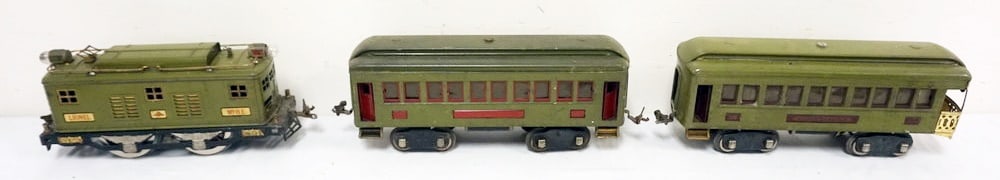LIONEL STANDARD GAUGE TRAIN (1 of 7)
