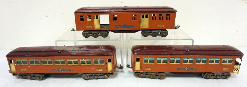 LIONEL STANDARD GAUGE TRAIN (1 of 2)