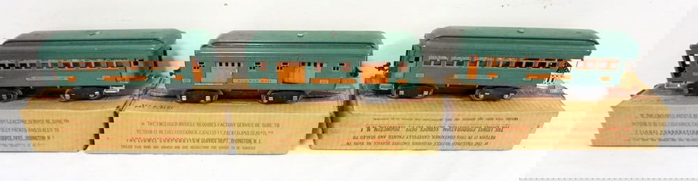 LIONEL STANDARD GAUGE TRAIN (1 of 7)