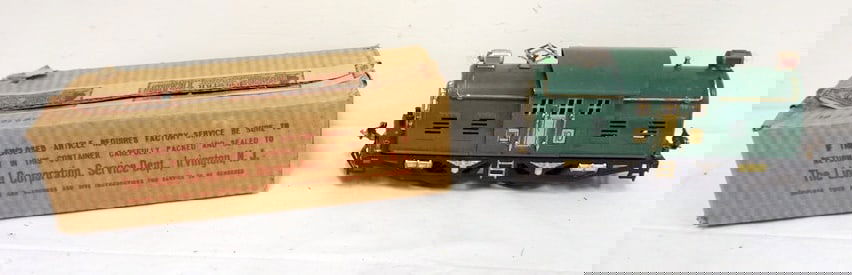 LIONEL STANDARD GAUGE TRAIN (1 of 5)