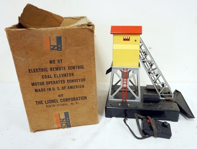 LIONEL O GAUGE COAL ELEVATOR (1 of 2)