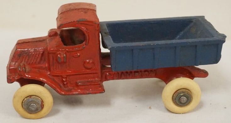 ANTIQUE CAST IRON TOY (1 of 4)