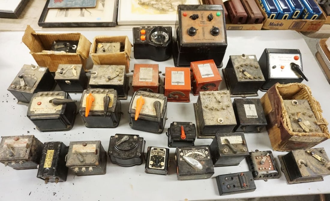 COLLECTION OF MODEL TRAIN TRANSFORMERS (1 of 2)